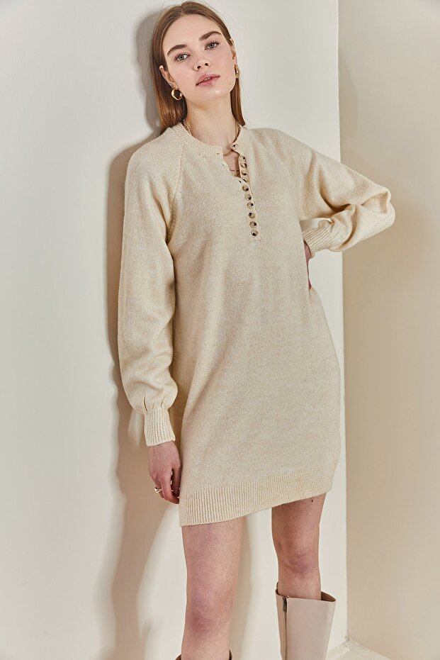 Gestreiftes, geknöpftes Damenkleid aus weichem Strick - 5