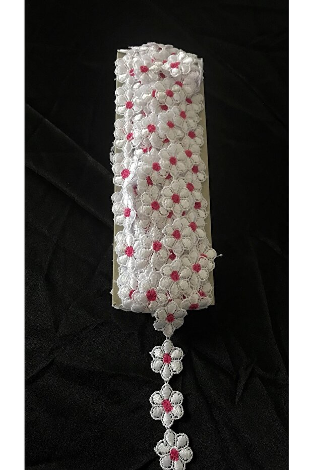 White Daisy Patterned Ribbon 9m - 1
