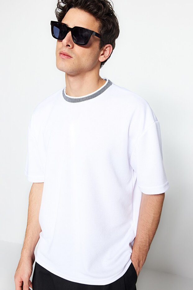 Basic Beyaz Relaxed/Rahat Kesim Triko Bant Dokulu Pike T-Shirt TMNSS23TS00079 - 3