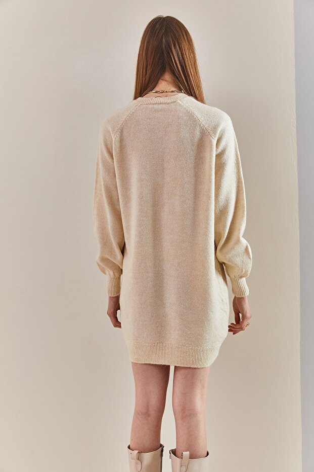 Gestreiftes, geknöpftes Damenkleid aus weichem Strick - 2