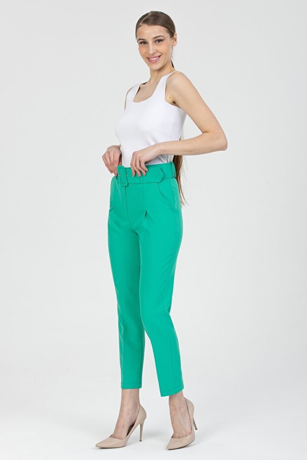 Women's Green Pocket Carrot Cut Belted Fabric Trousers