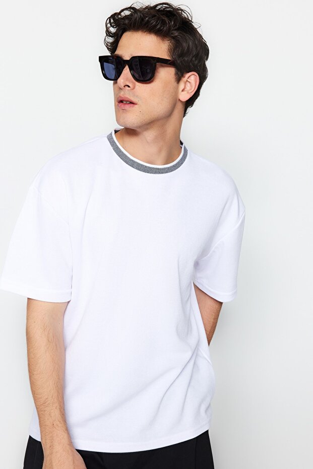 Basic Beyaz Relaxed/Rahat Kesim Triko Bant Dokulu Pike T-Shirt TMNSS23TS00079 - 1