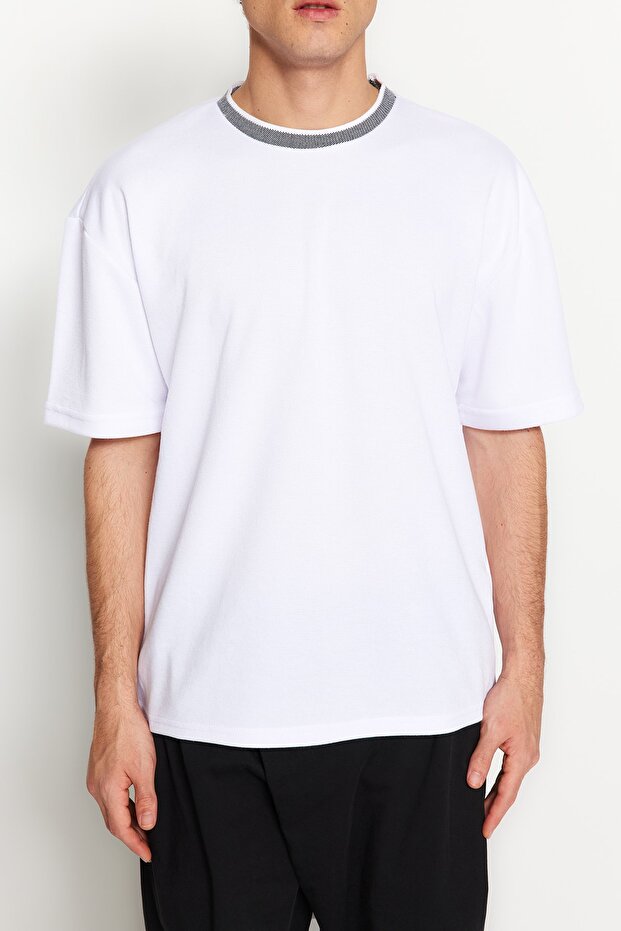 Basic Beyaz Relaxed/Rahat Kesim Triko Bant Dokulu Pike T-Shirt TMNSS23TS00079 - 4
