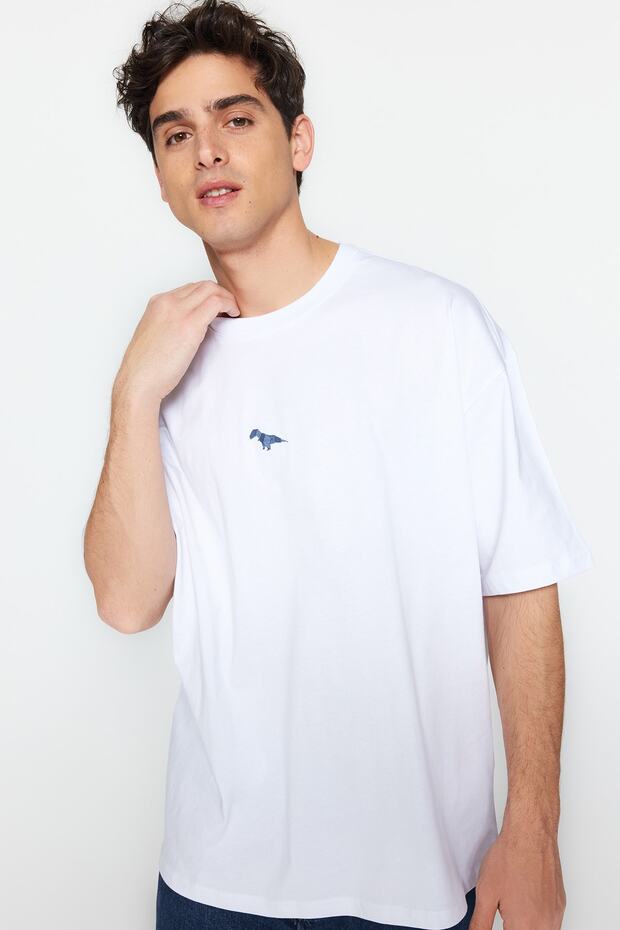 Beyaz Oversize/Geniş Kesim Kısa Kol Dinozor Nakışlı %100 Pamuklu T-Shirt TMNSS23TS00243 - 4