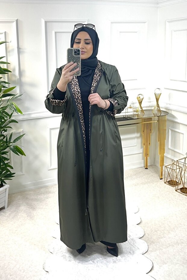 مقاس كبير من الساتيناي بطول كامل وأكمام مزدوجة مع ليوبارد من الداخل - كاكي