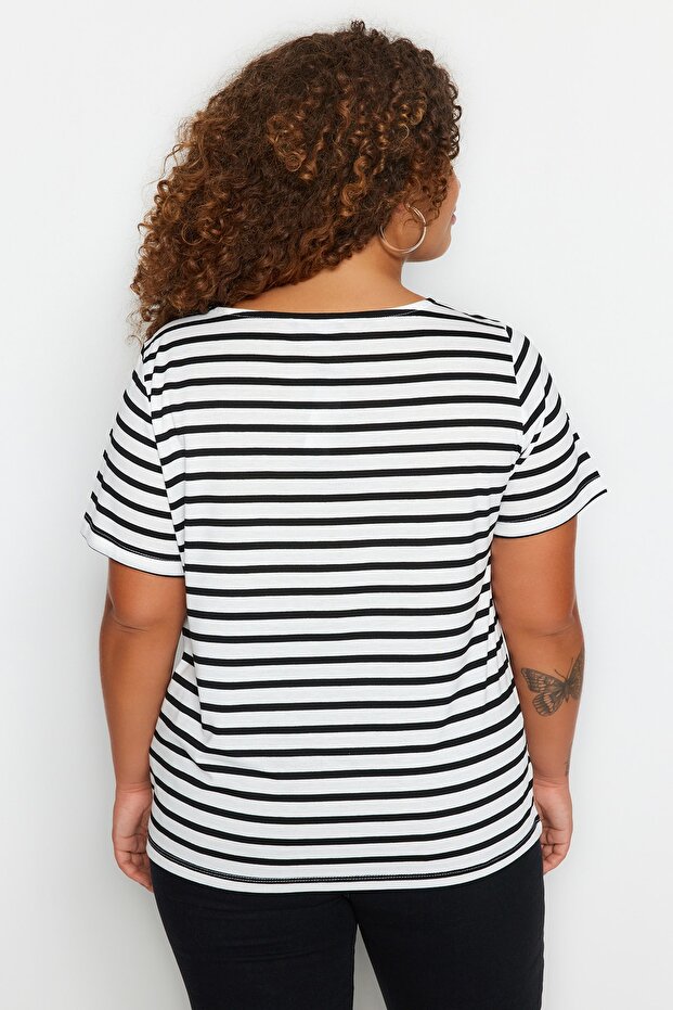 Siyah-Beyaz Çizgili Kayık Yaka Örme T-shirt TBBSS23BF00018 - 6