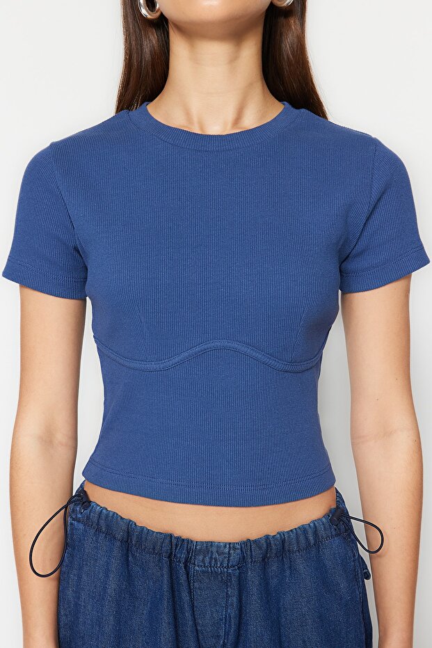 Indigo Biye Detaylı Bisiklet Yaka Crop Fitilli Esnek Örme Bluz TWOAW21BZ0638 - 4