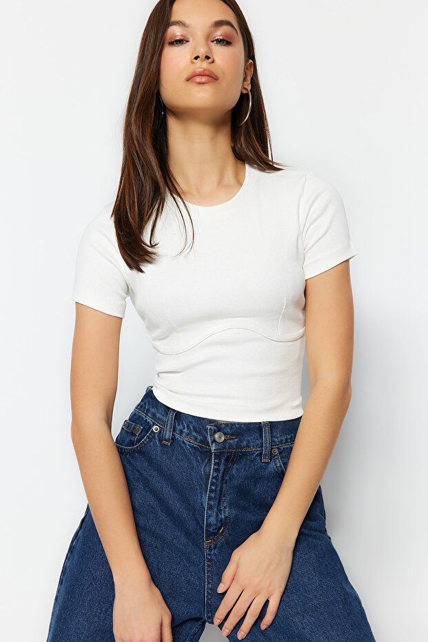 Beyaz Biye Detaylı Bisiklet Yaka Crop Fitilli Esnek Örme Bluz TWOAW21BZ0638 - 2
