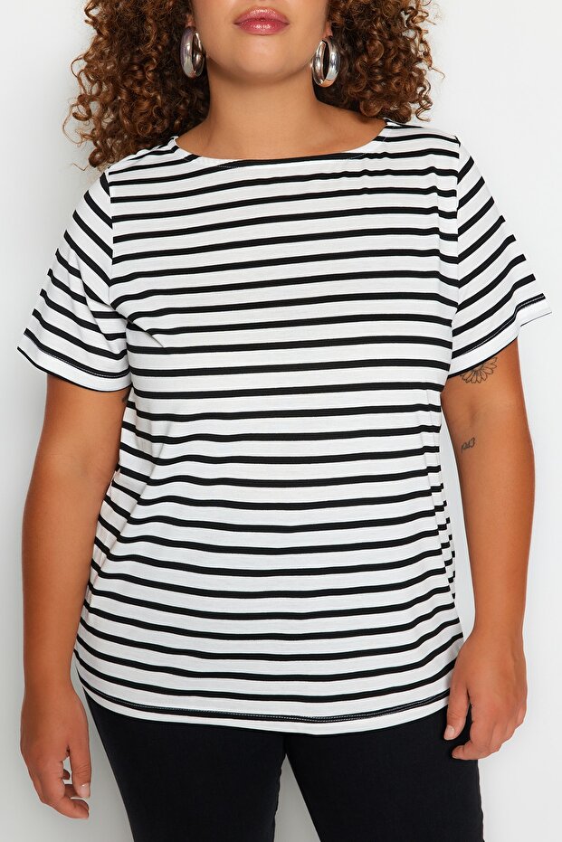 Siyah-Beyaz Çizgili Kayık Yaka Örme T-shirt TBBSS23BF00018 - 4