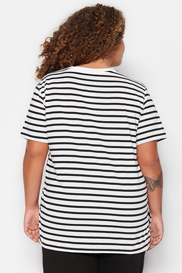 Siyah-Beyaz Çizgili V -Yaka Örme T-shirt TBBSS23BF00016 - 5