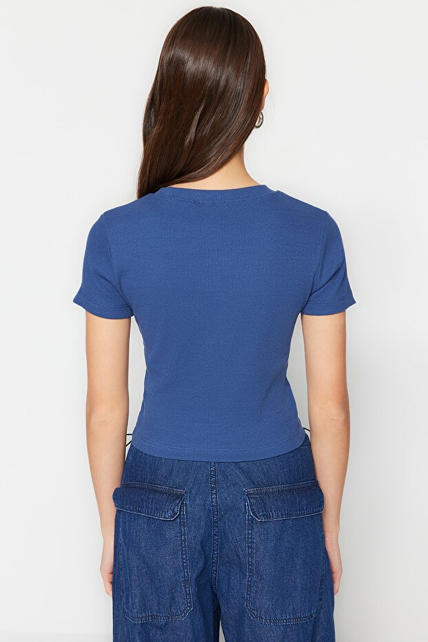 Indigo Biye Detaylı Bisiklet Yaka Crop Fitilli Esnek Örme Bluz TWOAW21BZ0638 - 6
