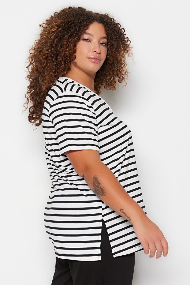 Siyah-Beyaz Çizgili V -Yaka Örme T-shirt TBBSS23BF00016 - 2