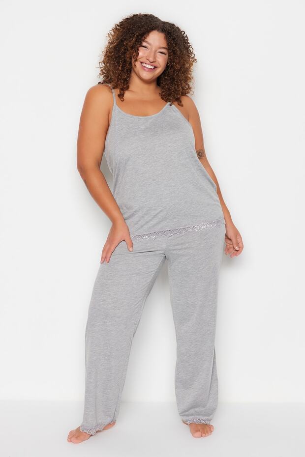 Szary koronkowy komplet piżamowy z dzianiny z detalami - 2