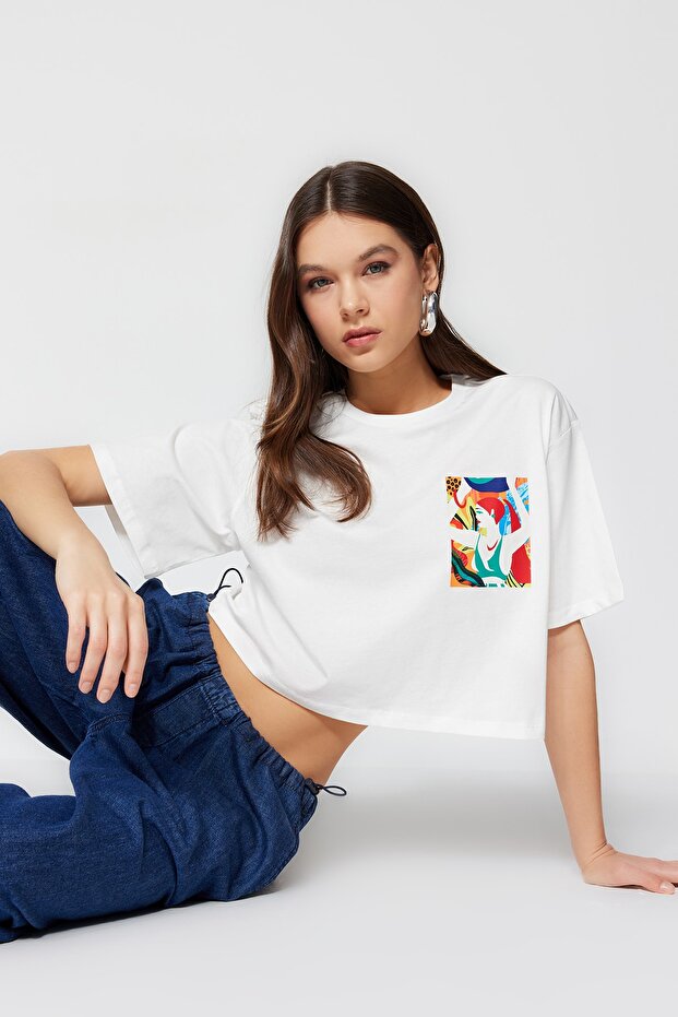 Ecru 100% Thick Cotton Printed Relaxed/Loose Fit Comfortable Cut Crop Knitted T-Shirt Twoss23Ts00369