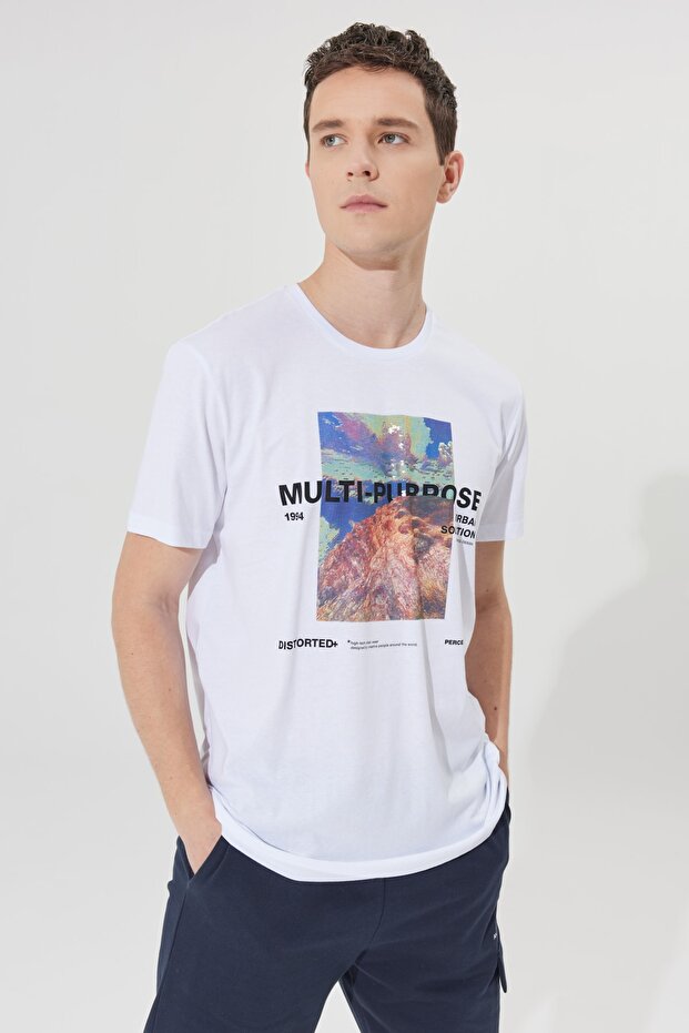 Men's White Slim Fit Narrow Cut 100% Cotton Crew Neck Front Printed T-Shirt