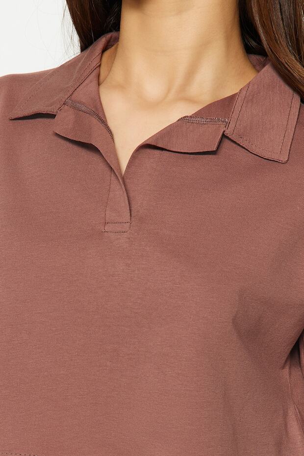 Kahverengi %100 Kalın Pamuklu Crop Polo Yaka Örme T-Shirt TWOSS22TS0241 - 5