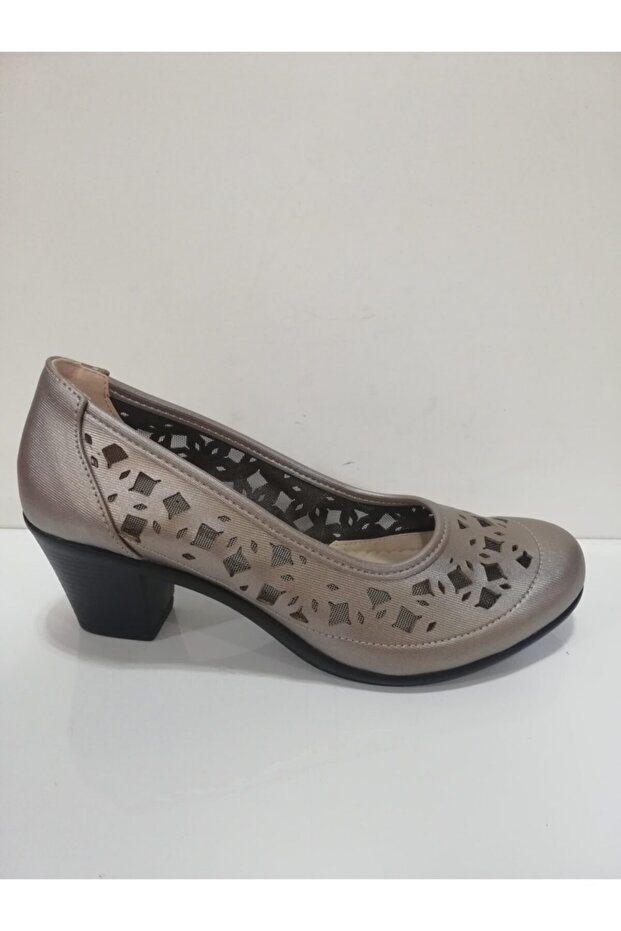 Women's Low Heeled Shoes