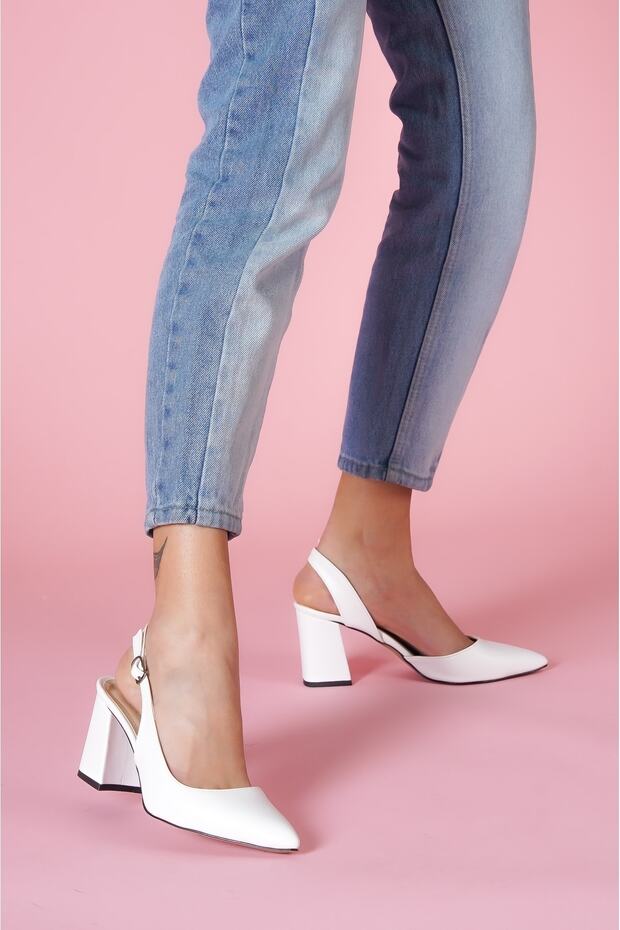 Duhra White Heeled Daily Use Shoes