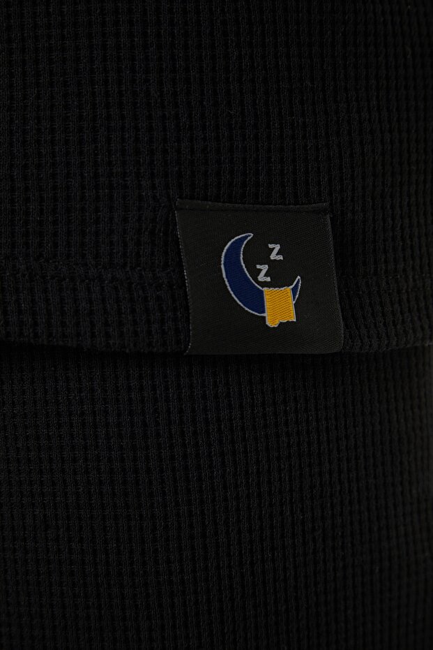 Siyah Regular Regular Fit Waffle Örme Şortlu Kalın Pijama Takımı TMNSS23PT00036 - 8