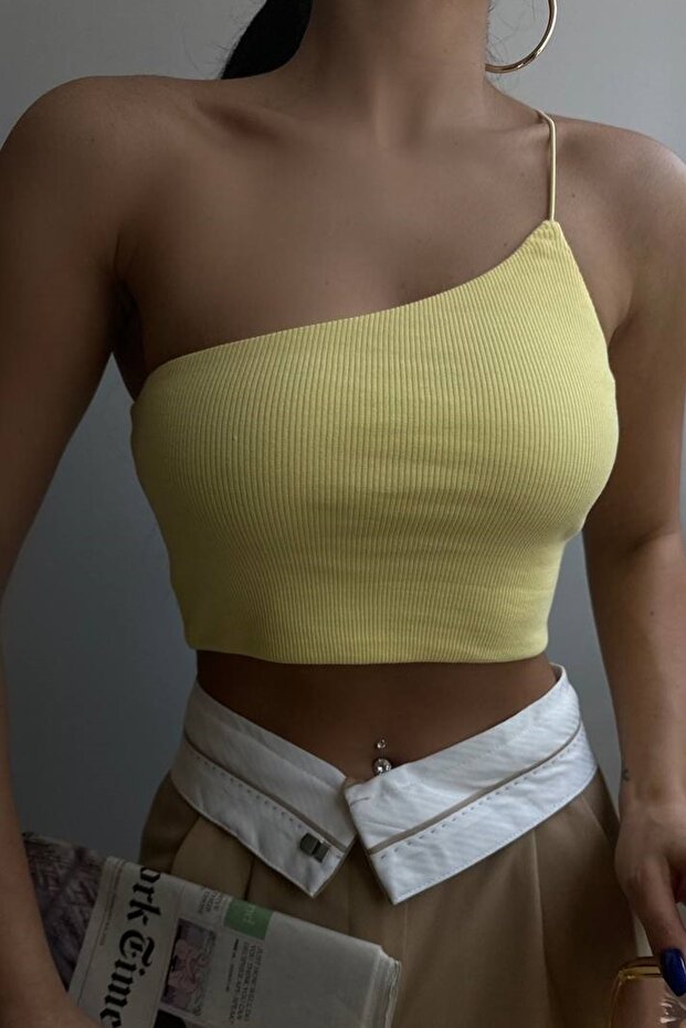 Kadın Sarı Tek Askılı Asimetrik Kesim Crop Bluz 11510 - 1