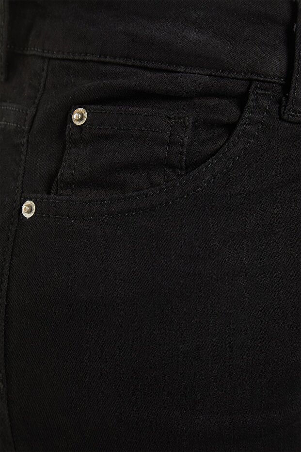 Siyah Yüksek Bel Esnek Skinny Fit Yanları Yırtmaçlı Büyük Beden Denim Şort & Bermuda TBBSS23AP00009 - 7