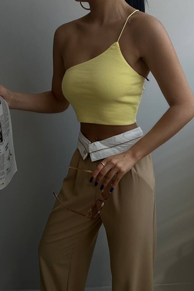 Kadın Sarı Tek Askılı Asimetrik Kesim Crop Bluz 11510 - 6