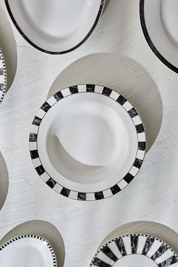 Checkered Line Porcelain Pit Plate 22 cm