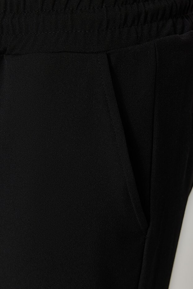 Siyah Beli Lastikli Slim Fit Duble Paça Kumaş Pantolon TMNAW21PL0107 - 6
