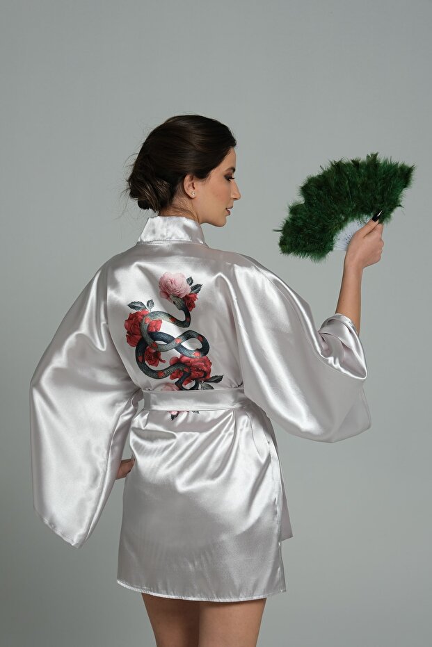 كيمونو فضي اللون بنمط الأفعى - 1