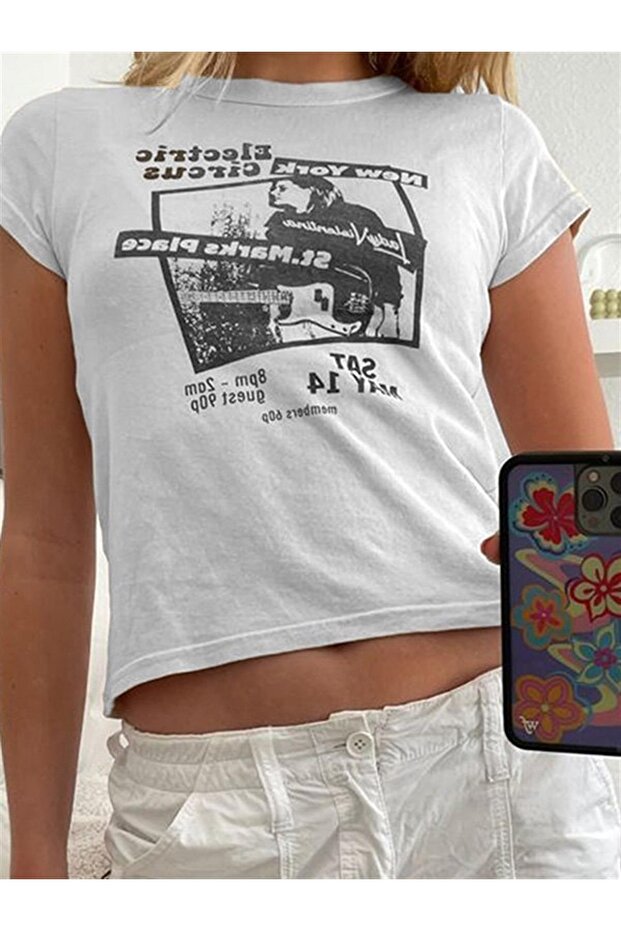 90's Graphic Patterned White Color Printed Crop Blouse Women's T-Shirt