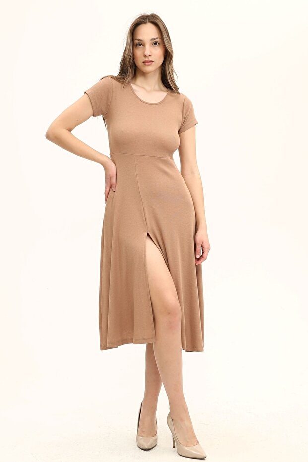 Açık Kahve Belden Oturma Eteği Yırtmaçlı Salaş Elbise - 1