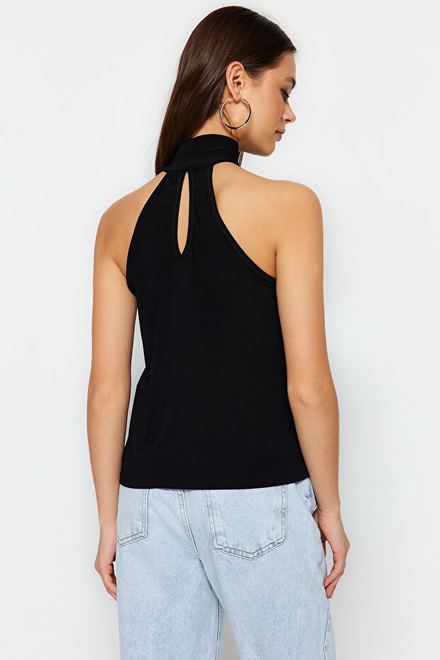 Siyah Halter Yaka Omzu Açık Esnek Örme Bluz TWOSS23BZ00947 - 2