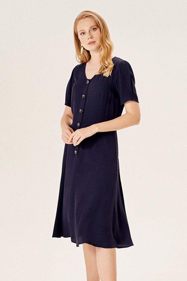 V Yaka Düğmeli Elbise - 1