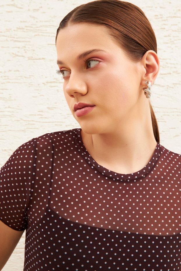 Women's Brown Polka Dot Crew Neck Short Sleeve Baby Overlock Detailed Tulle Transparent Blouse