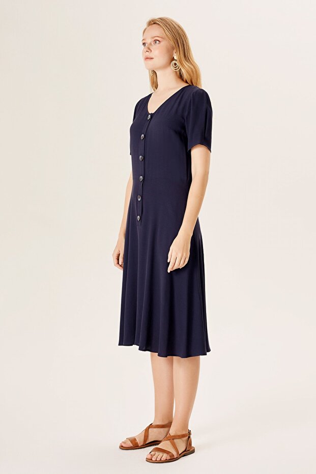 V Yaka Düğmeli Elbise - 2