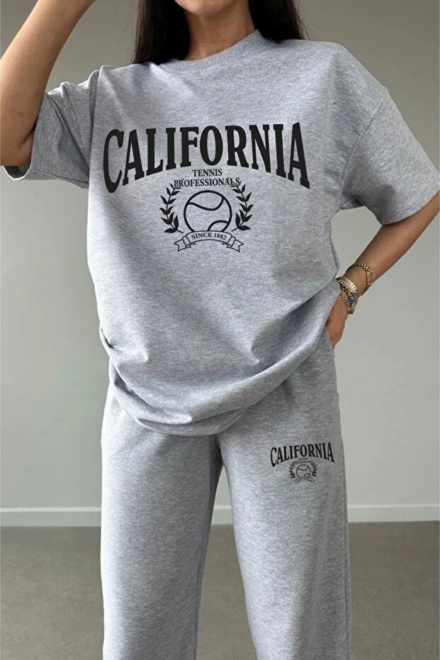 طقم بدلة رياضية بجزء سفلي كبير الحجم مطبوع عليه Summer California Tennis بمقاس كبير