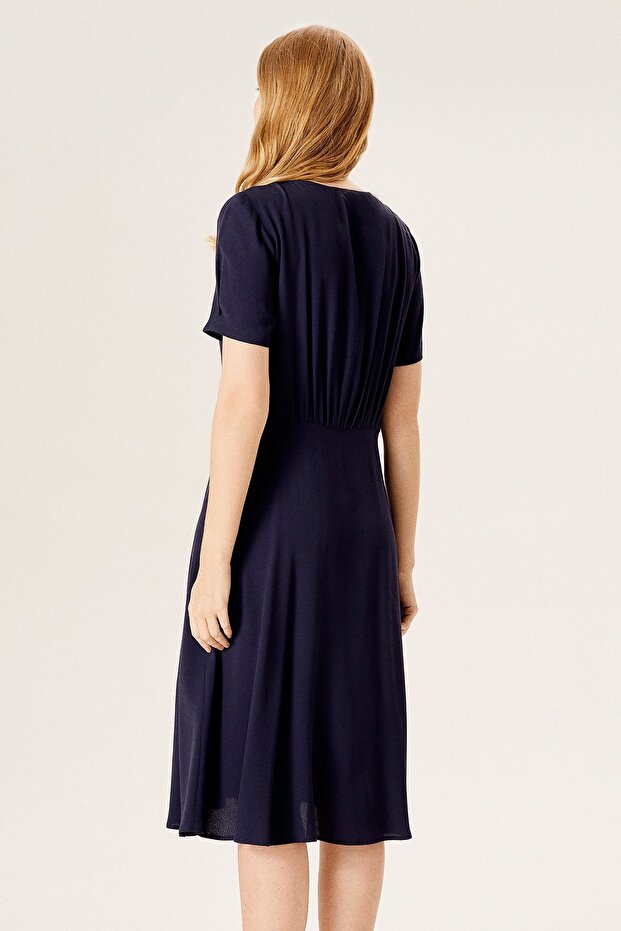 V Yaka Düğmeli Elbise - 3