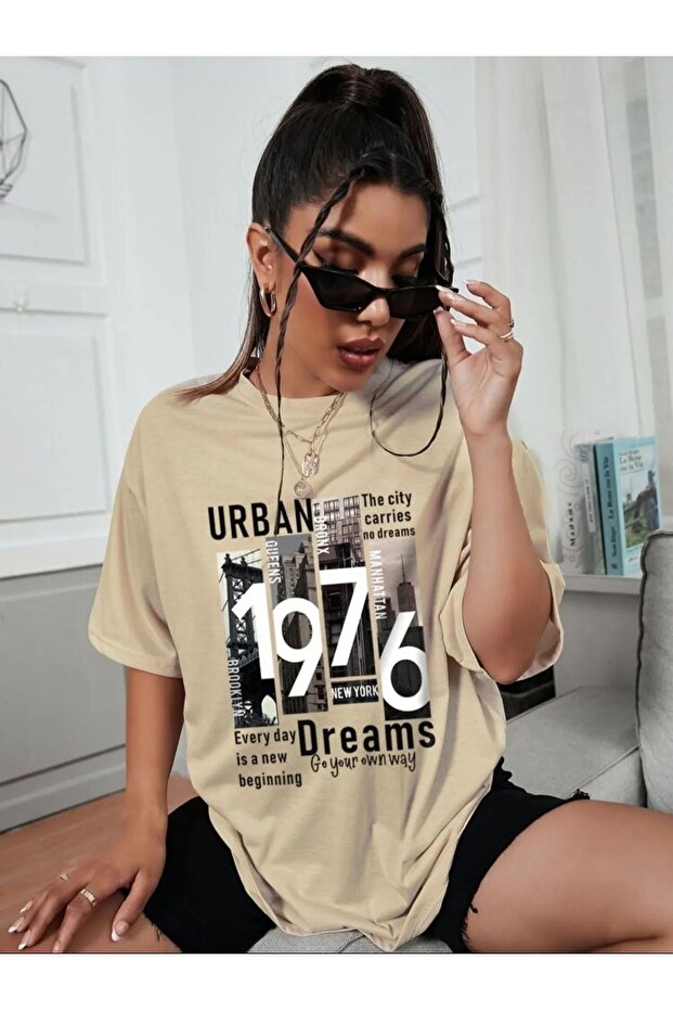 تي شيرت مطبوع للجنسين باللون البيج Urban1976