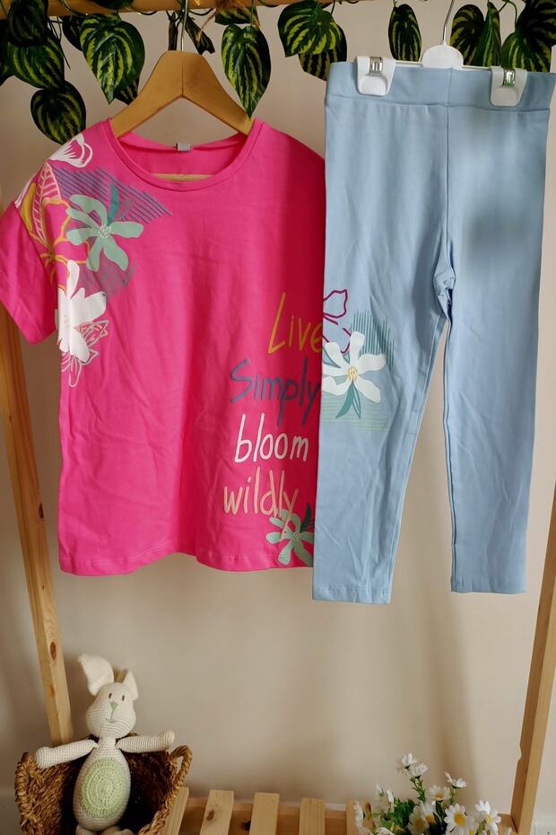 Short Sleeve T-shirt Capri Tights Top/Bottom Set