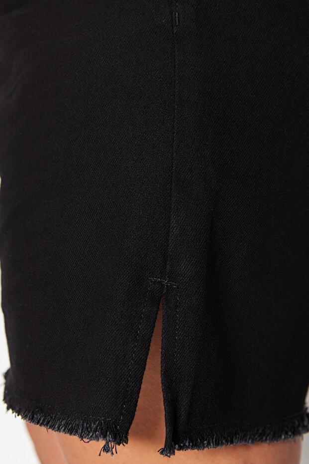 Siyah Yüksek Bel Paçası Püsküllü Wide Leg Denim Şort&Bermuda TBBSS23AP00007 - 4
