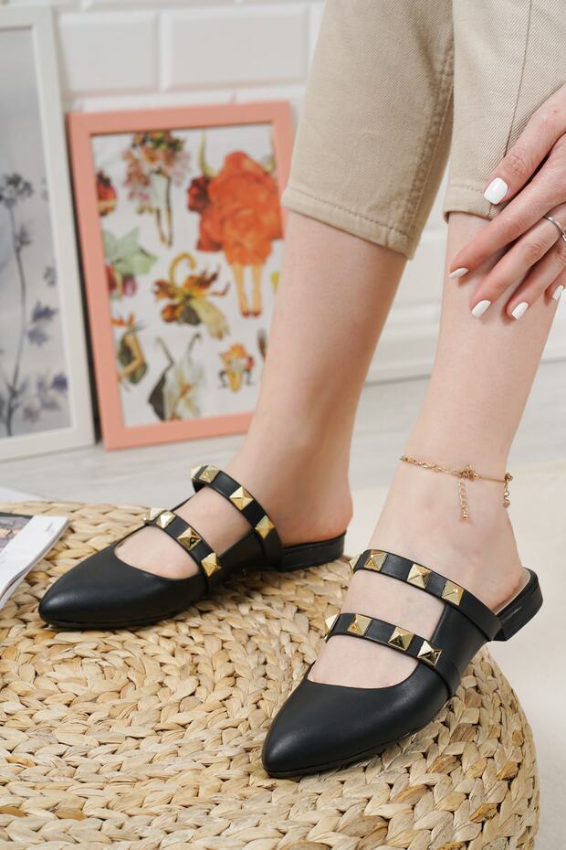 Siyah Kadın Terlik - 2