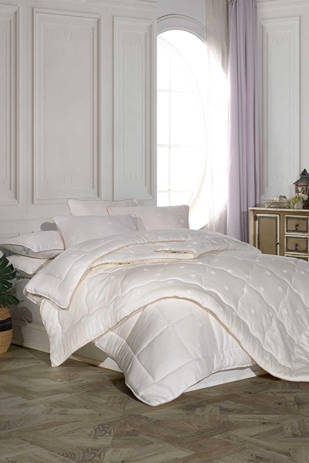 Quilt 100% Cotton Filled with 72 Thread Satin Piping (195X215Cm) White
