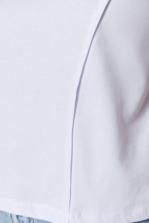 Beyaz Regular Bisiklet Yaka Dikiş Detaylı %100 Pamuk Örme Crop Büyük Beden T-Shirt TBBSS23BF00037 - 3