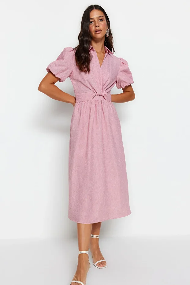 Rosa gestreiftes Midi-Gewebekleid mit zweireihigem Kragen TWOSS23EL02233 - 1