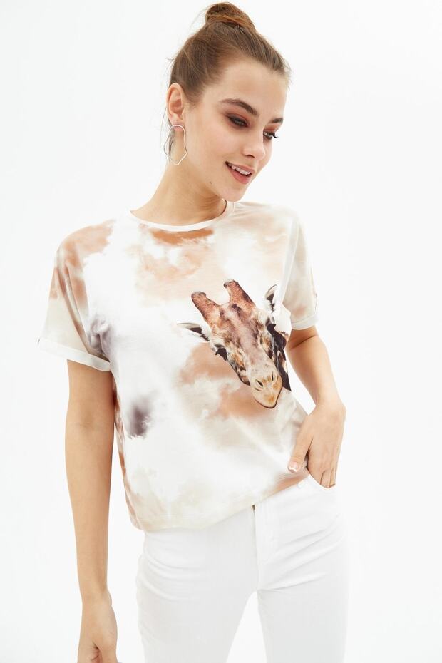 Women's Beige Short Sleeve Batik Patterned T-Shirt P21s201-2195