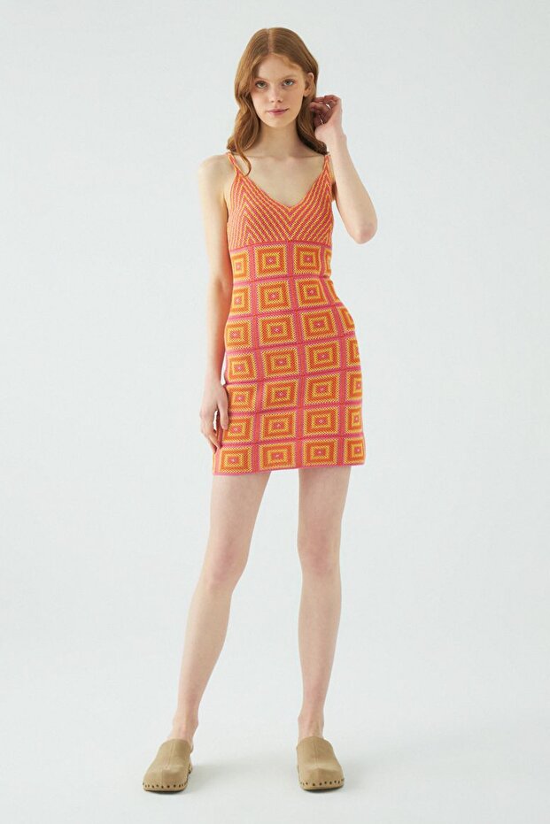 Rochie cu model geometric cu efect croșetat - 1