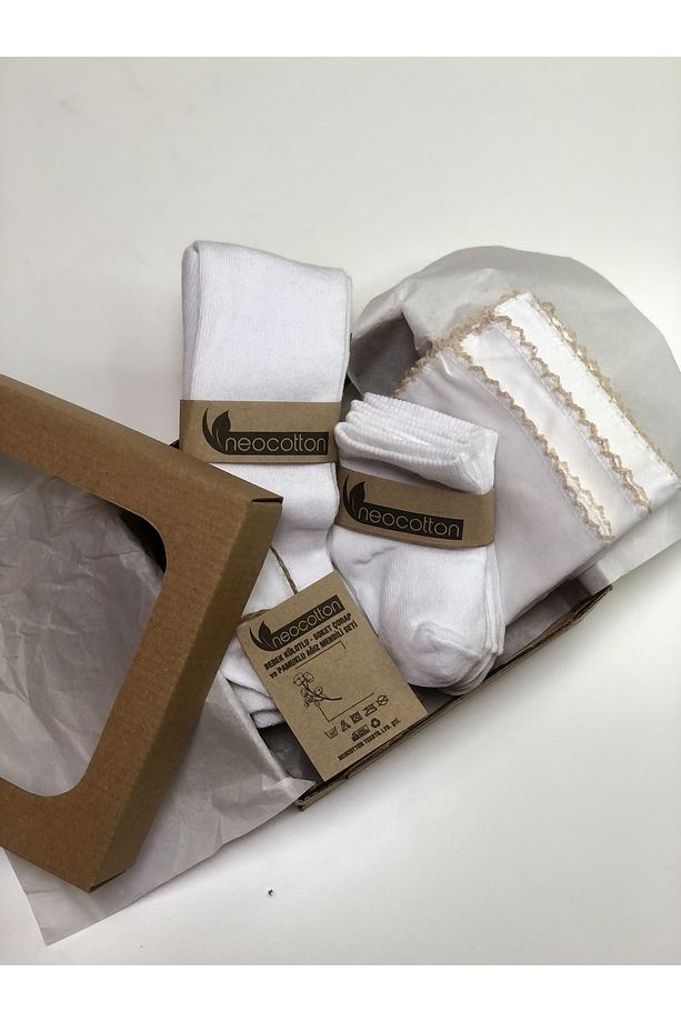 Yeni Doğan Bebek Mini Set (1 ADET KÜLOTLU ÇORAP 3 ÇİFT SOKET ÇORAP 3 ADET AĞIZ MENDİLİ 22*22 CM) - 1