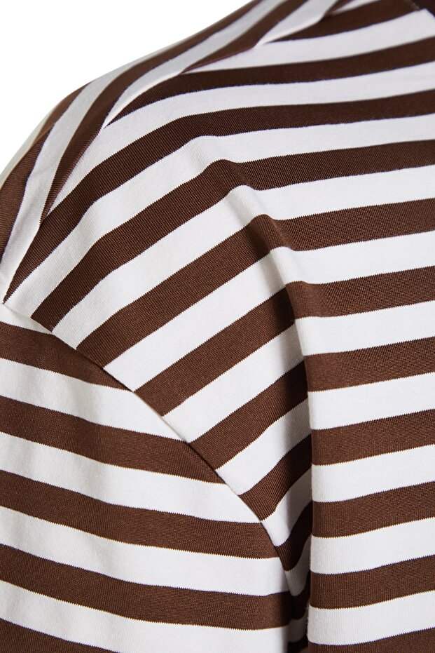 Açık Kahverengi Oversize/Geniş Kesim Çizgili Bisiklet Yaka Kısa Kol T-Shirt TMNSS20TS0511 - 6