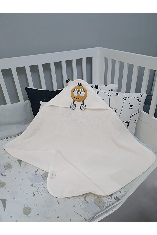 100% Cotton Emoji Pattern Embroidered Baby Towel Swaddle 75x75cm