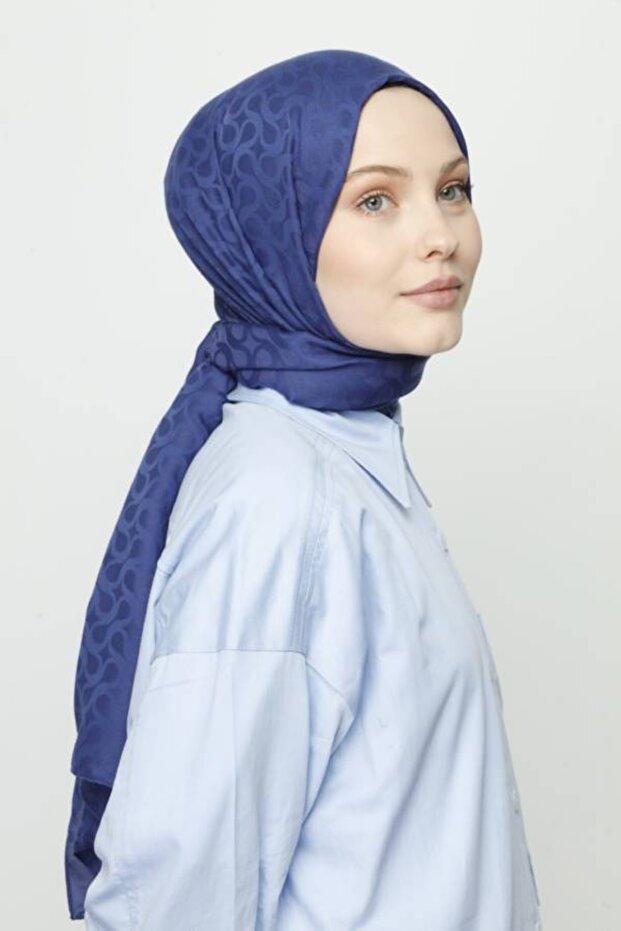 Dark Denim Bloom Pattern Shawl - 4
